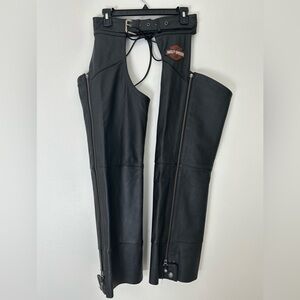 Harley-Davidson® Men's Bar & Shield Stock Leather Chaps 98090-06VM Size S EUC
